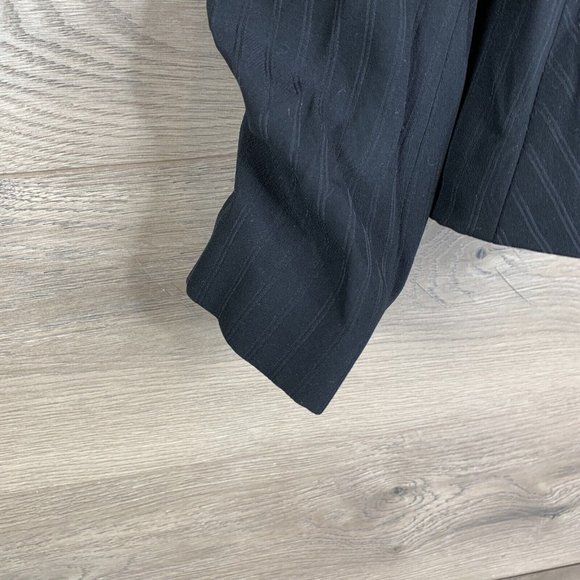 Giorgio Armani Borgo 21 Womans 40 Black Jacket pinstripes missing cuff buttons - Picture 3 of 12